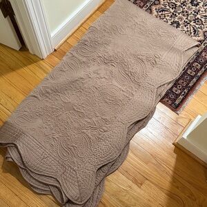 Like new, Maltese coverlet, tan, QUEEN
